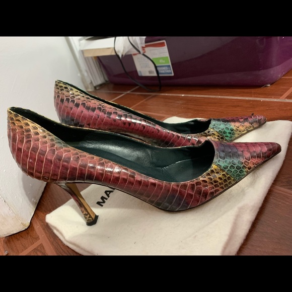 Manolo Blahnik Shoes - Picture 2 of 3